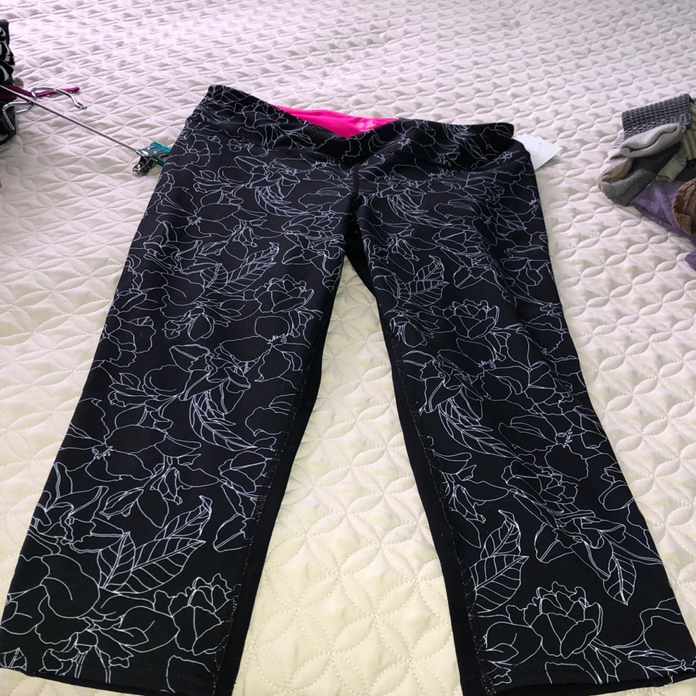 NWT, GAP fit Capri length legging, large